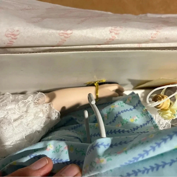 BRINN'S COLLECTIBLE PORCELAIN DOLL: Katie New Condition 1991 NM1551 - Picture 7 of 11